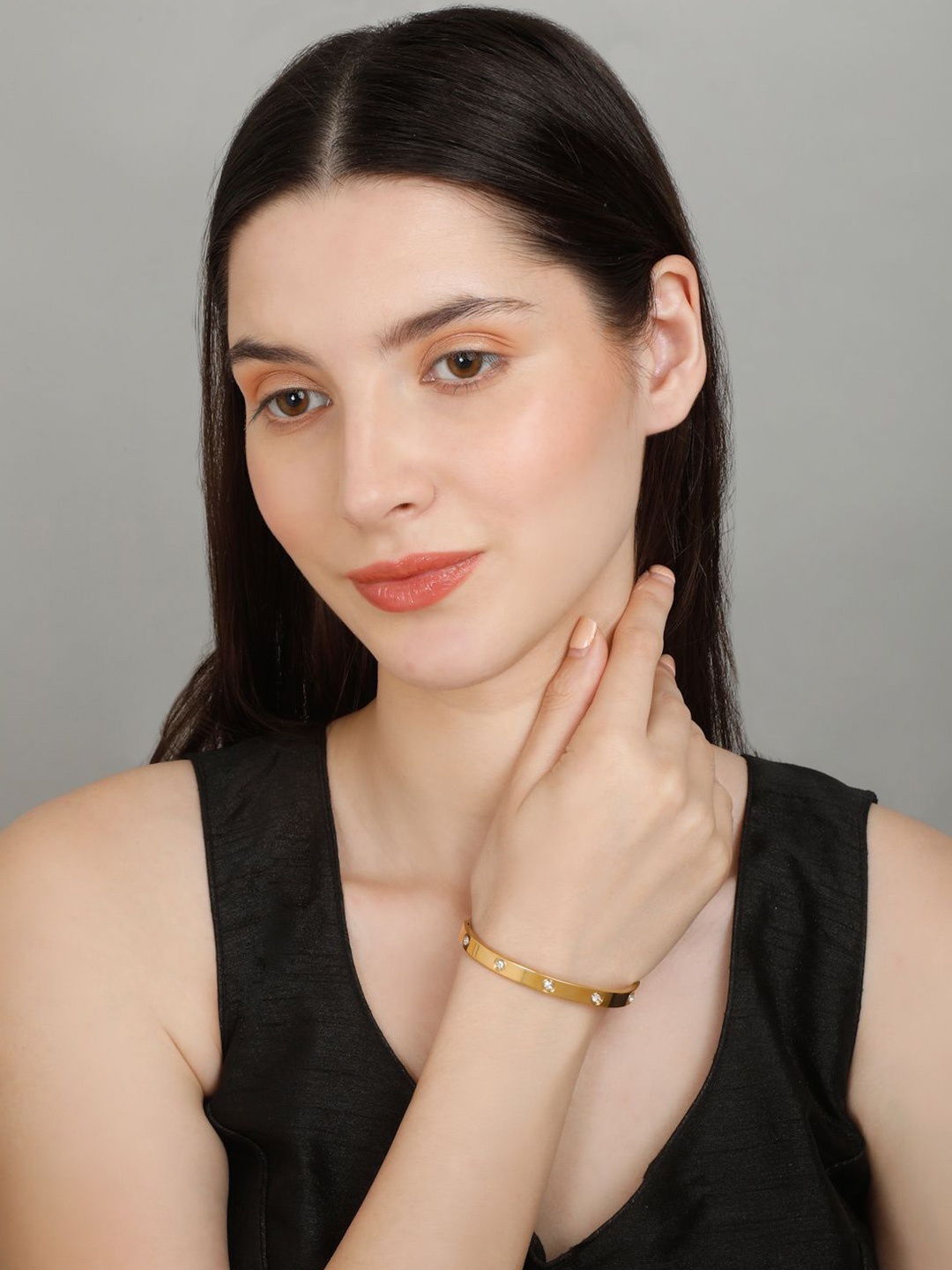 

DressBerry Women Gold-Plated Bangle-Style Bracelet