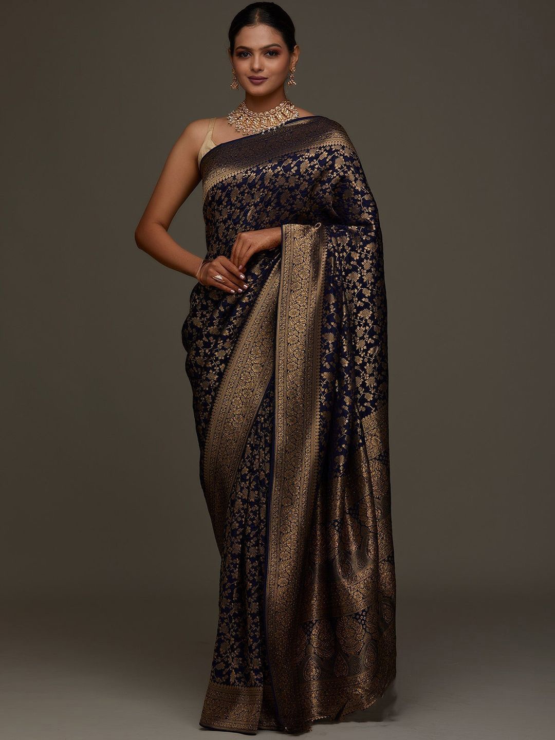 

MANMOHITSAREE Woven Design Zari Art Silk Banarasi Saree, Navy blue