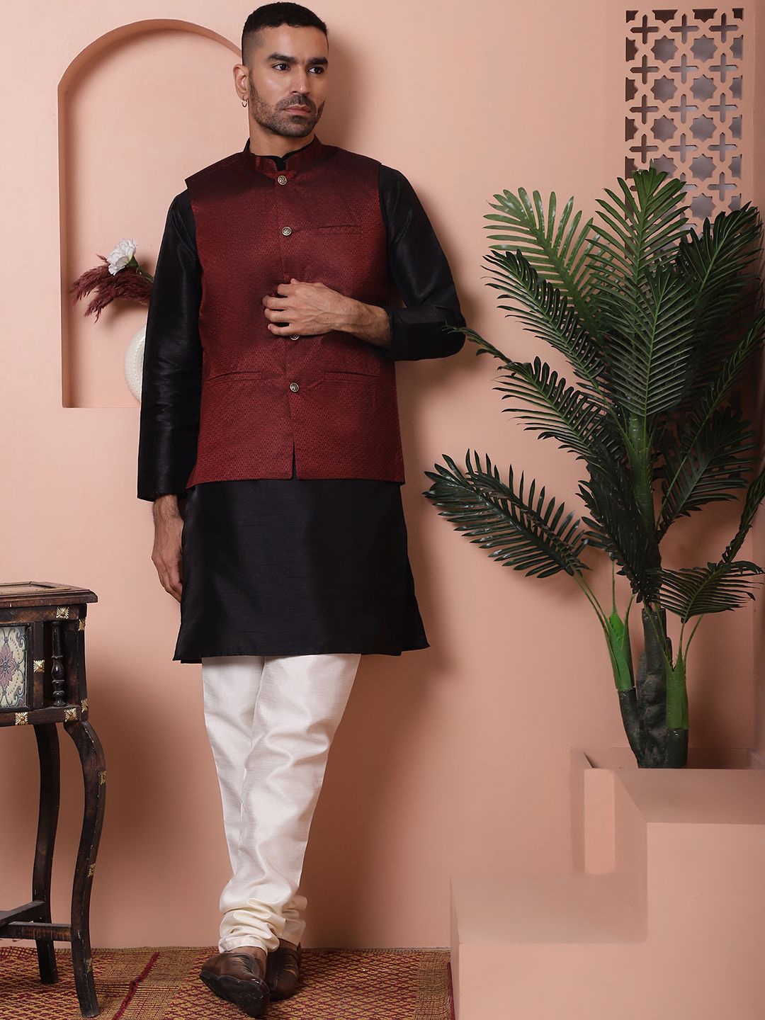 

Jompers Men Solid Regular Kurta with Churidar, Maroon
