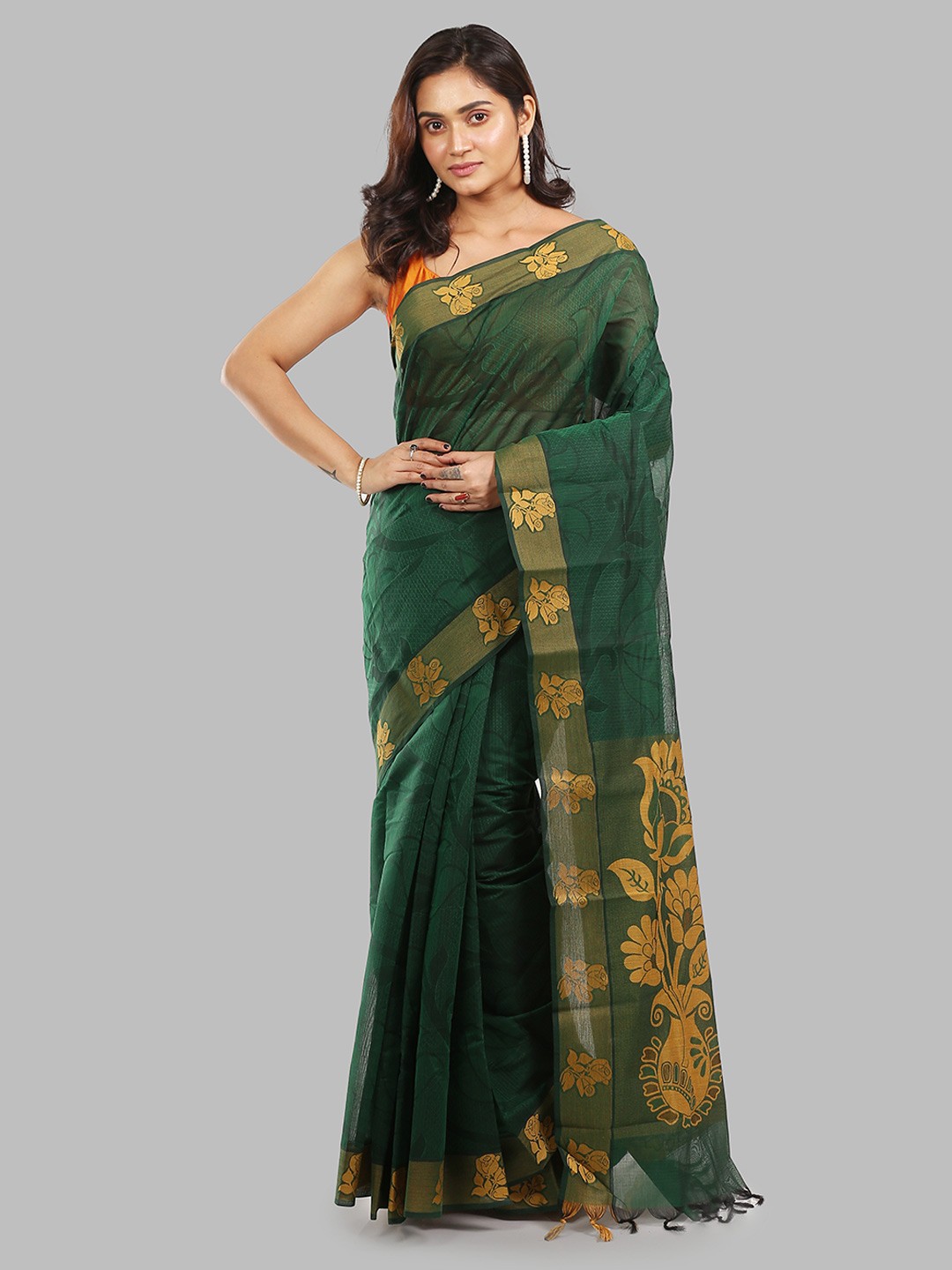 

Urbane Essence Woven Design Pure Cotton Saree, Green