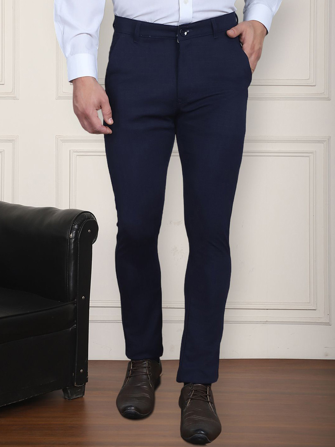 

JAINISH Men Solid Relaxed Tapered Fit Trousers, Navy blue