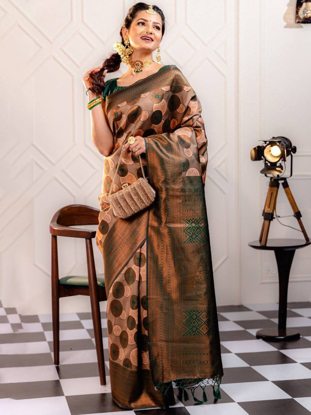 

TIEXA Woven Design Zari Pure Silk Banarasi Saree, Green