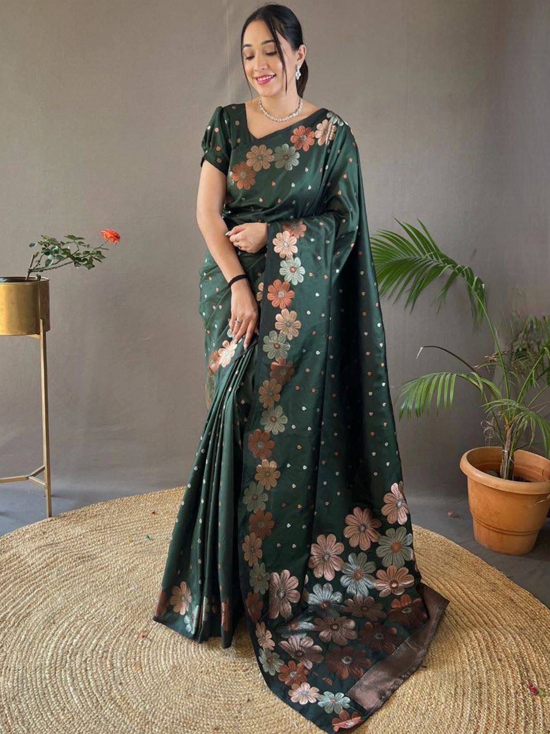 

TIEXA Woven Design Zari Pure Silk Banarasi Saree, Green