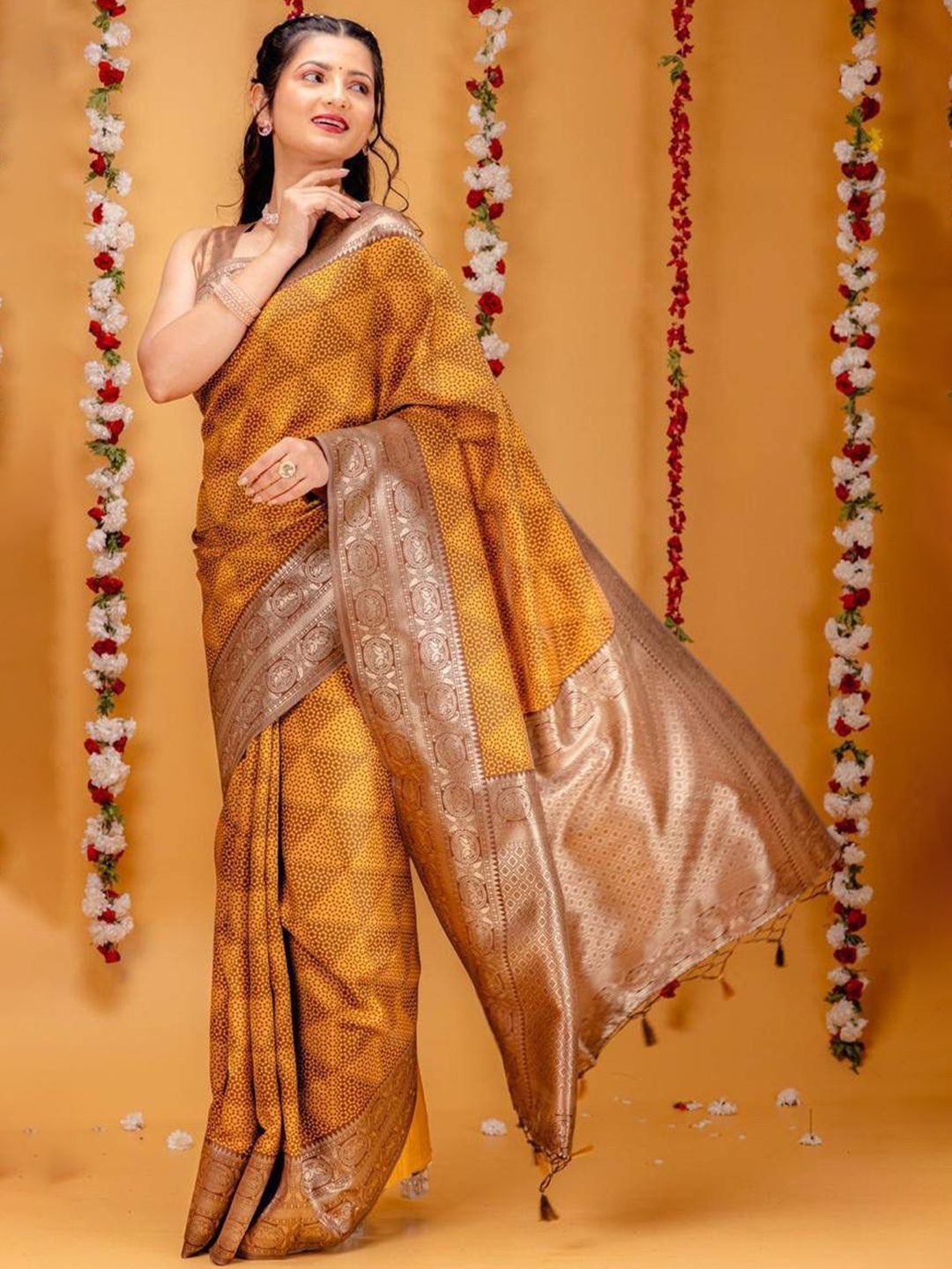 

TIEXA Zari Pure Silk Banarasi Saree, Yellow