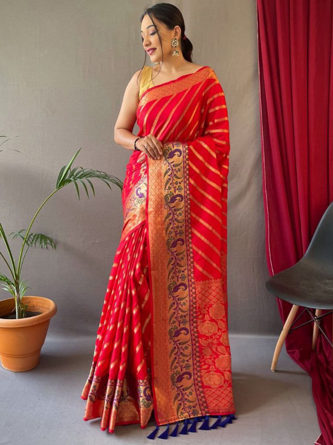 

TIEXA Woven Design Zari Pure Silk Banarasi Saree, Red