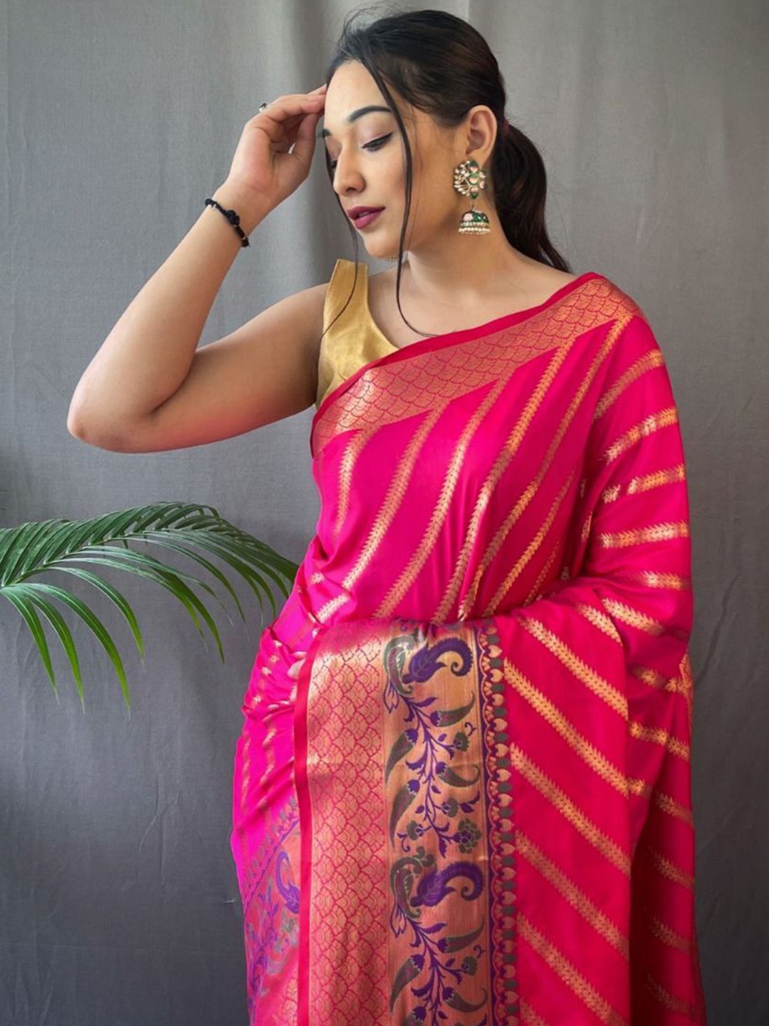 

TIEXA Woven Design Zari Pure Silk Banarasi Saree, Pink