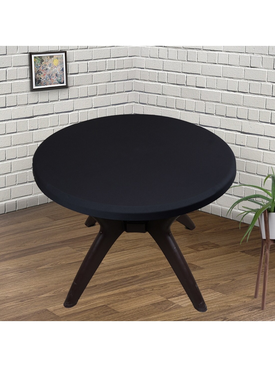 

Eleganta Black Round 4-Seater Table Cover