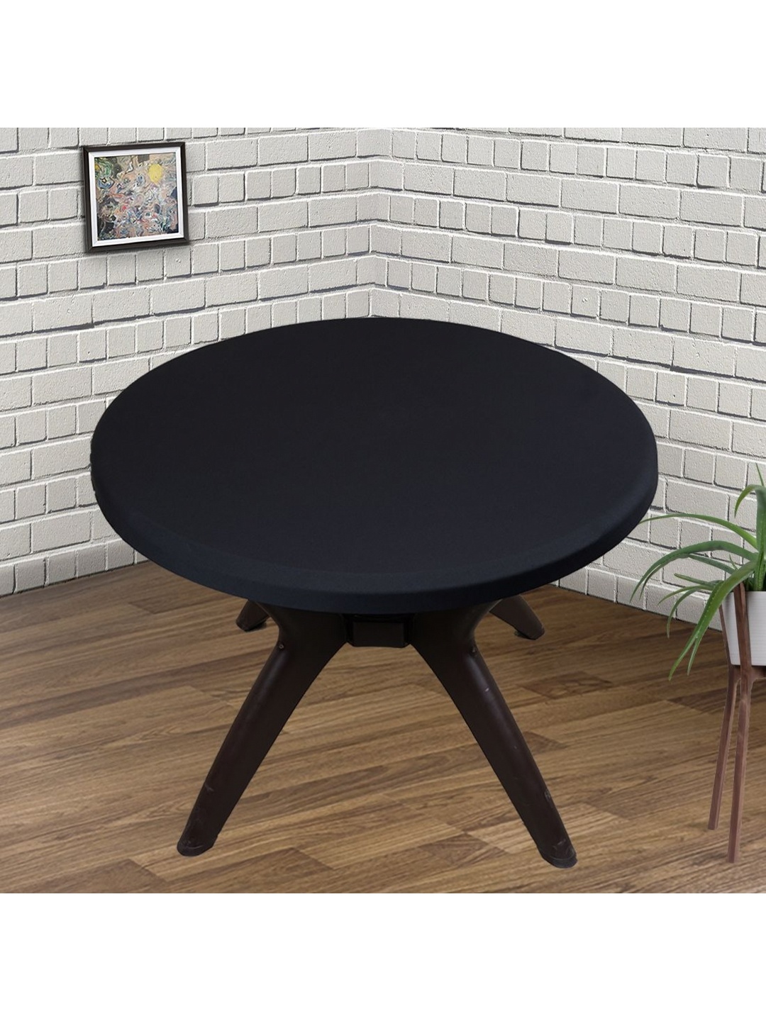

Eleganta Black Round 6-Seater Table Cover