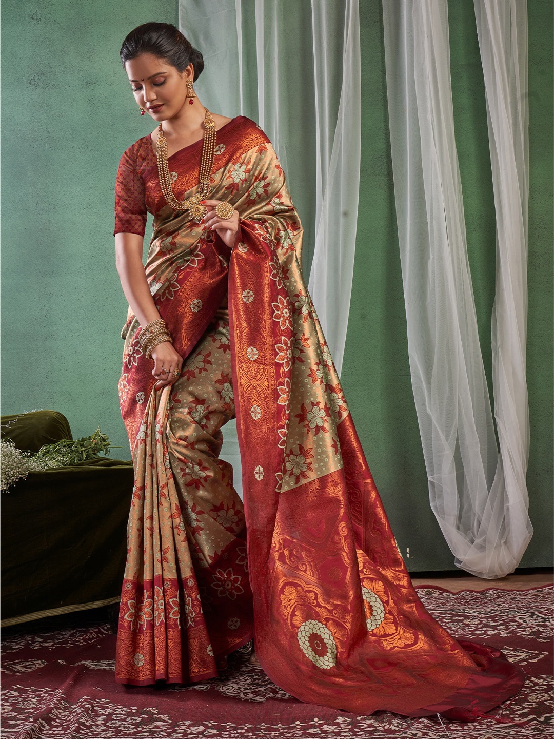

Areca Designer Ethnic Motifs Zari Banarasi Saree, Maroon