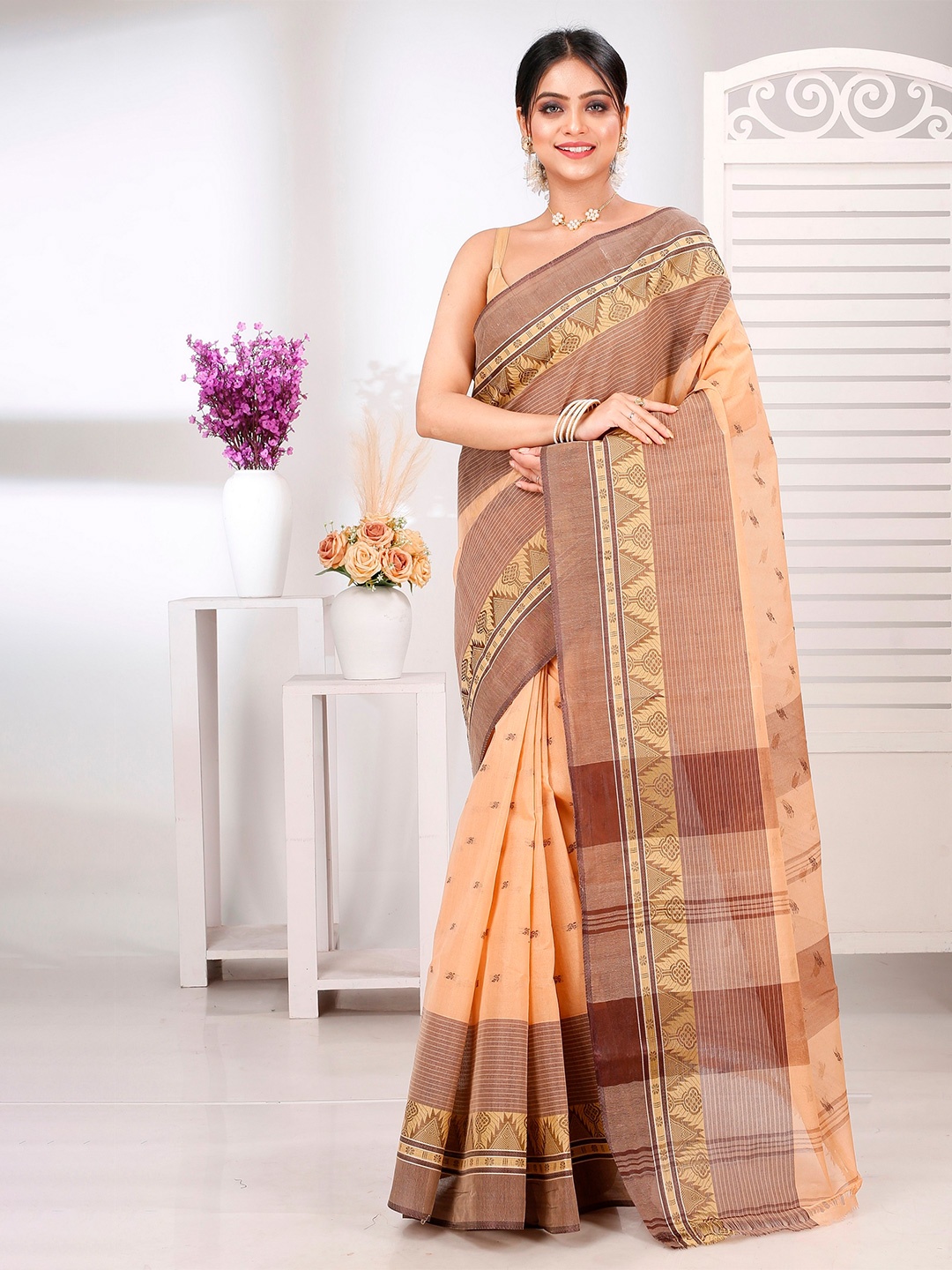 

DipDiya Woven Design Pure Cotton Taant Saree, Brown