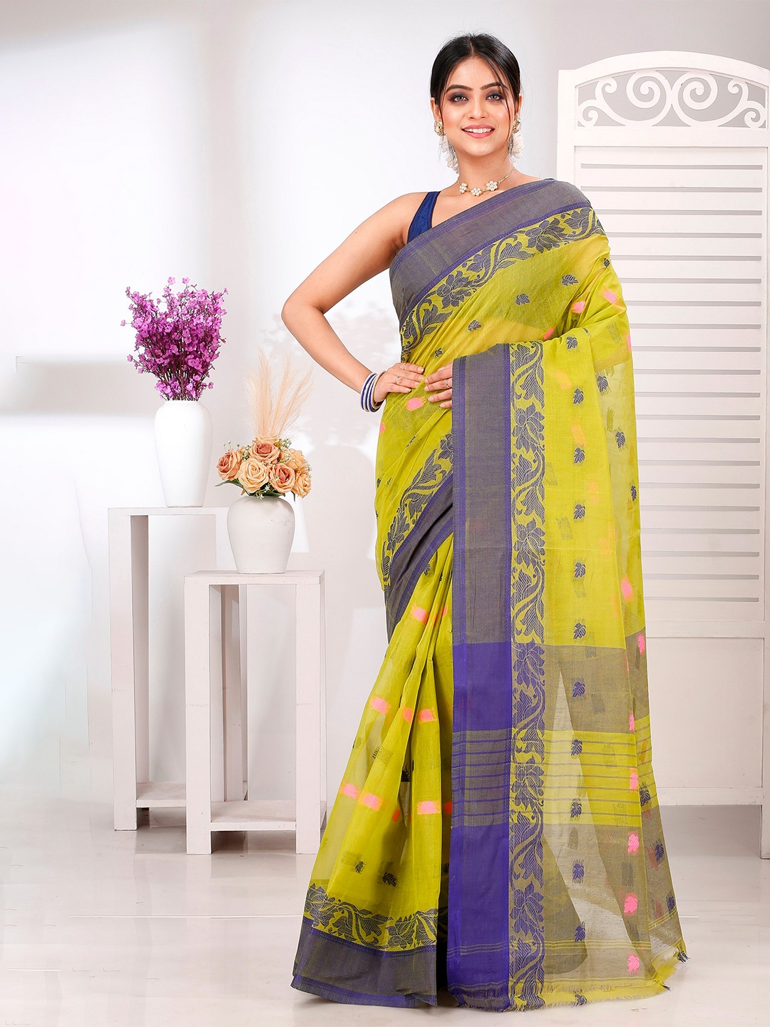 

DipDiya Woven Design Zari Pure Cotton Taant Saree, Green