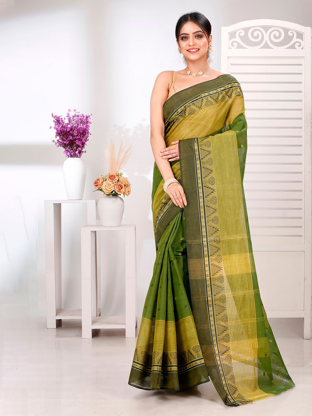 

DipDiya Woven Design Pure Cotton Taant Saree, Green