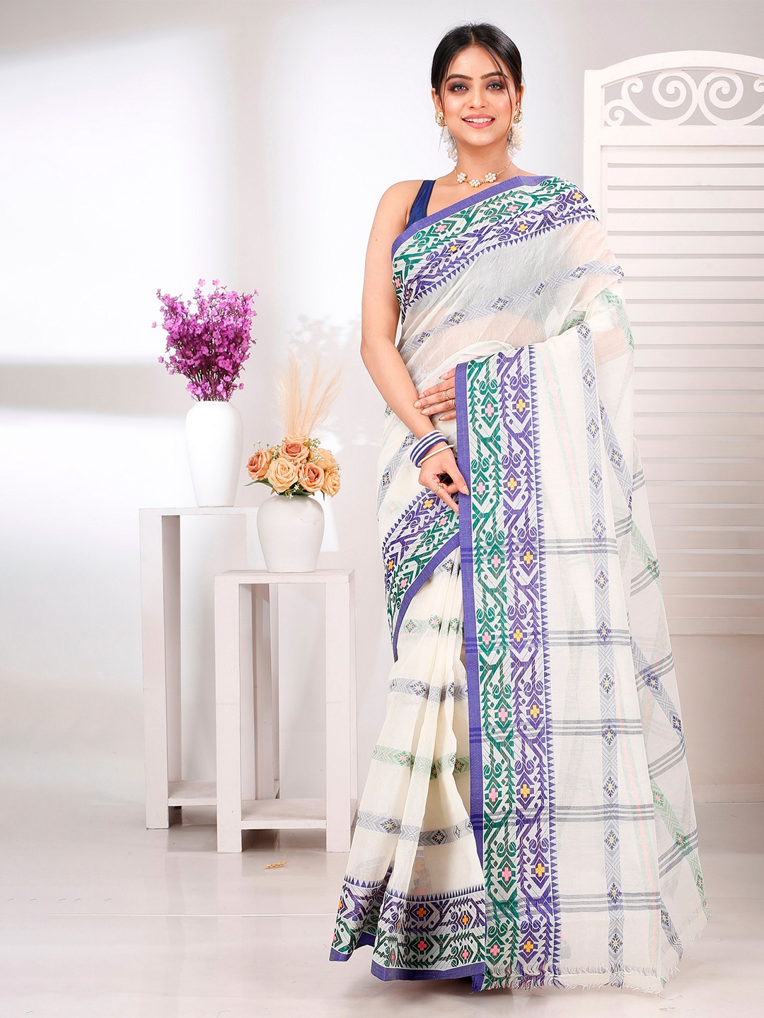 

DipDiya Woven Design Pure Cotton Taant Saree, Off white