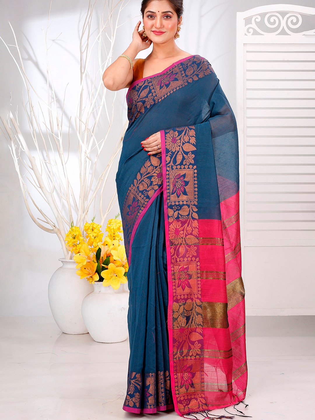 

DipDiya Woven Design Zari Pure Cotton Taant Saree, Green