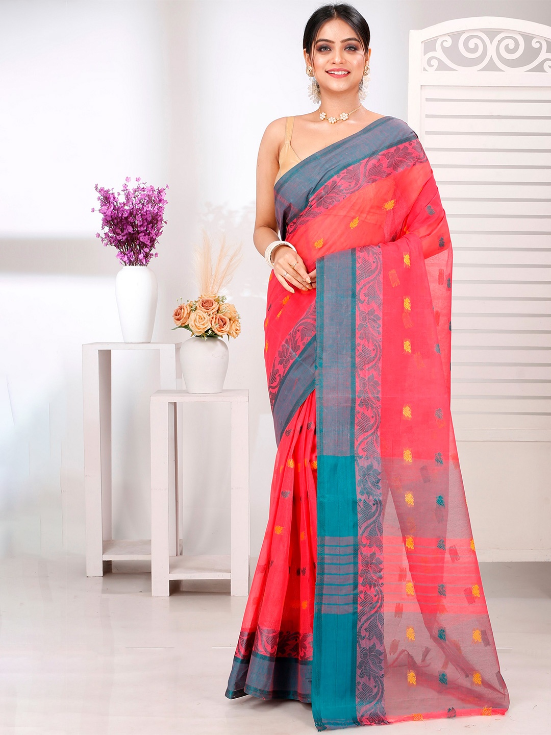 

DipDiya Woven Design Pure Cotton Taant Saree, Red