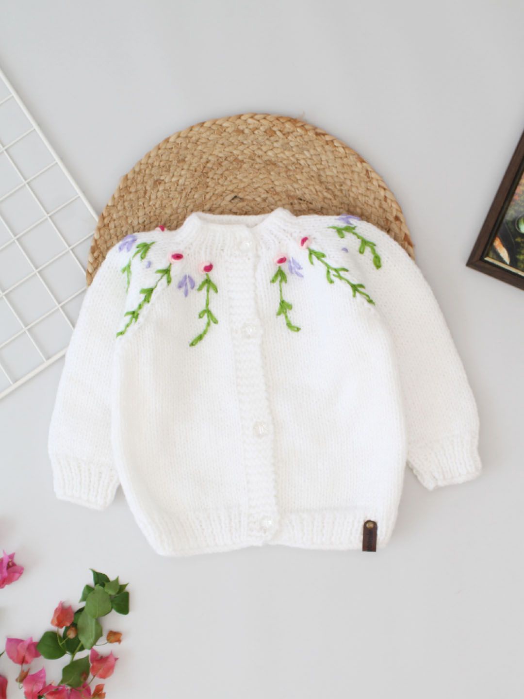 

Woonie Girls Embroidered Pullover, White