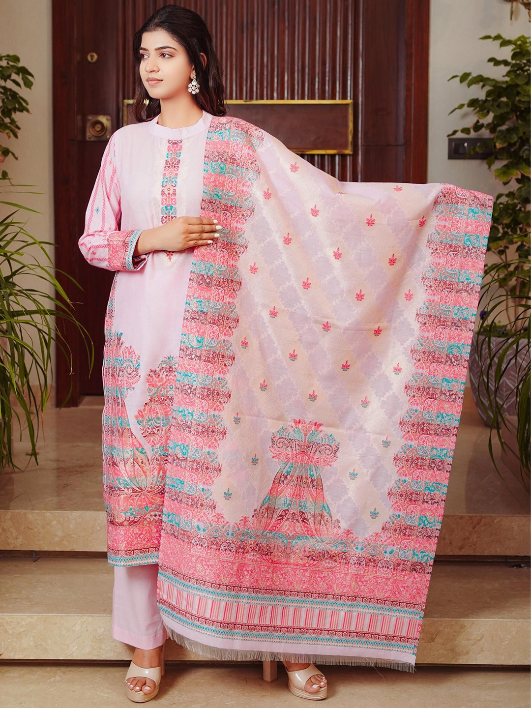 

KIDAR Women Floral Printed Kurti with Trousers & With Dupatta, Pink