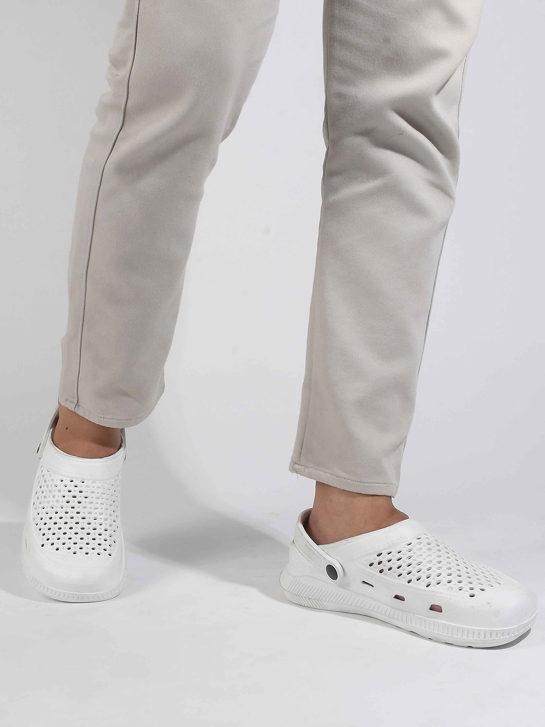 

HRX by Hrithik Roshan Men Rubber Clogs, White