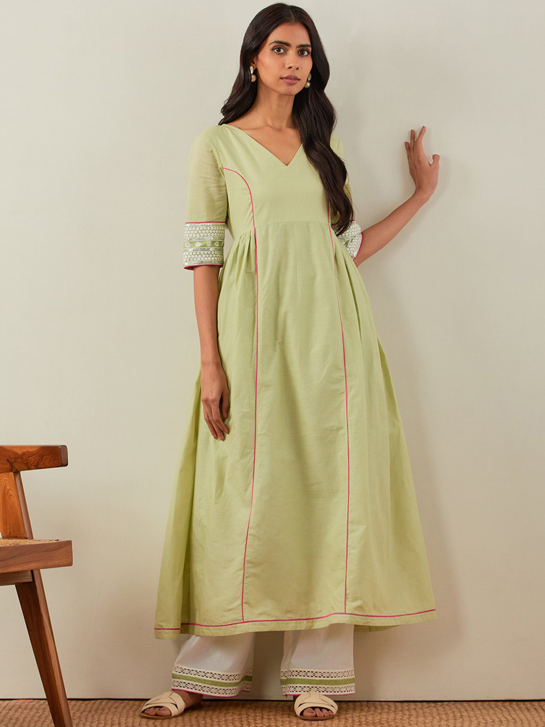 

THE INDIAN CAUSE Women Empire Chikankari Pure Cotton Kurta with Palazzos & Dupatta, Green