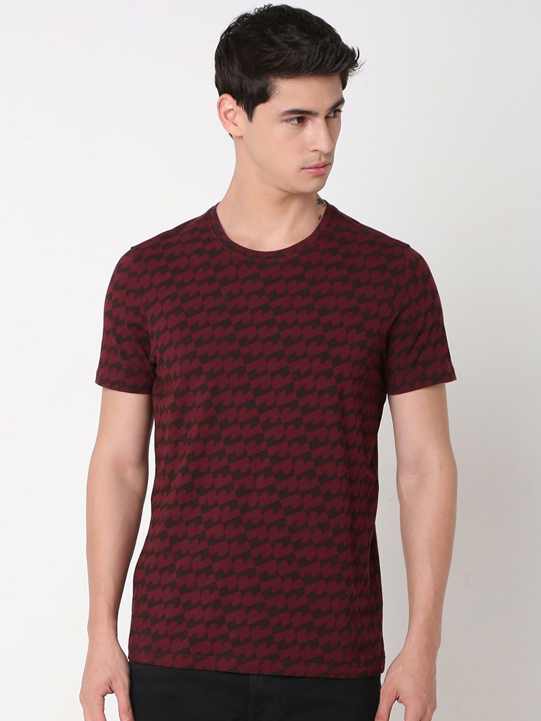

SPYKAR Men Abstract Printed Round Neck T-shirt, Red