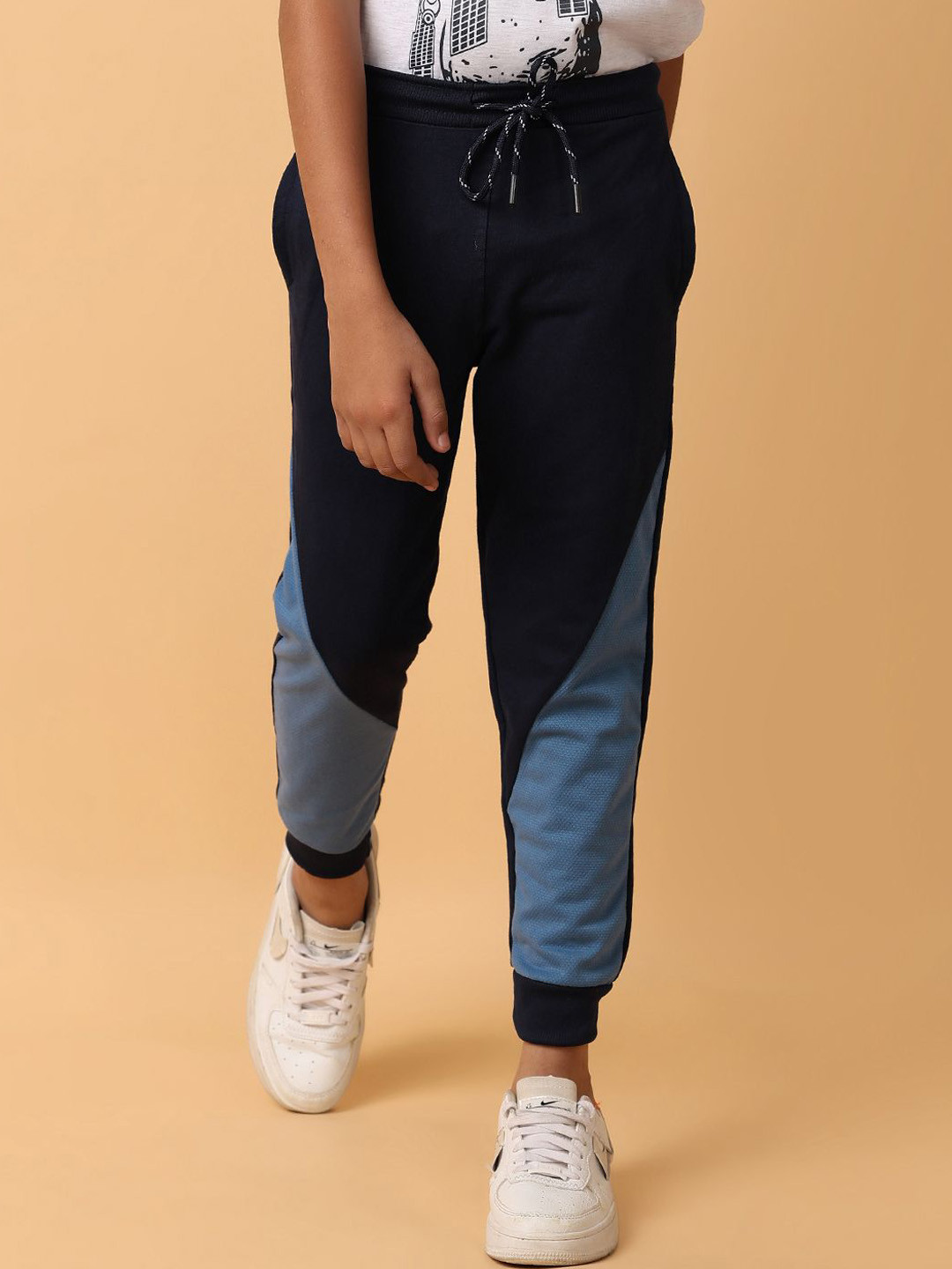 

V-Mart Boys Colourblocked Joggers, Blue