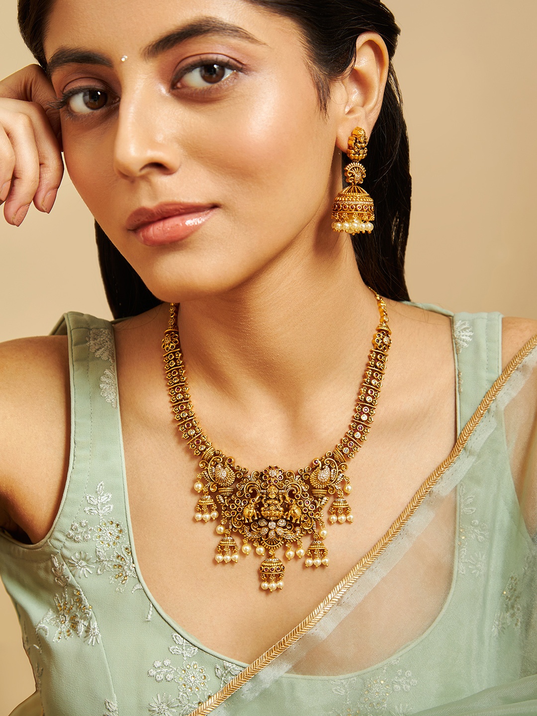 

Kushal's Fashion Jewellery Gold-Plated Stone Studded & Beaded Jewellery Set