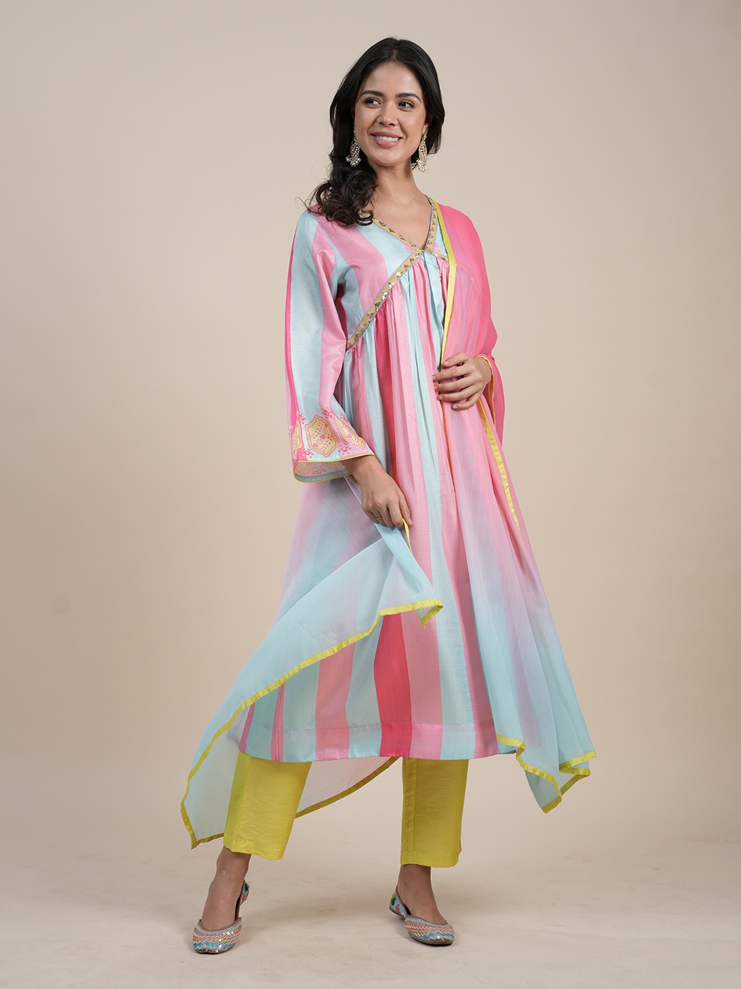 

HEEPOSH Women Striped Regular Thread Work Kurta with Trousers & Dupatta, Pink