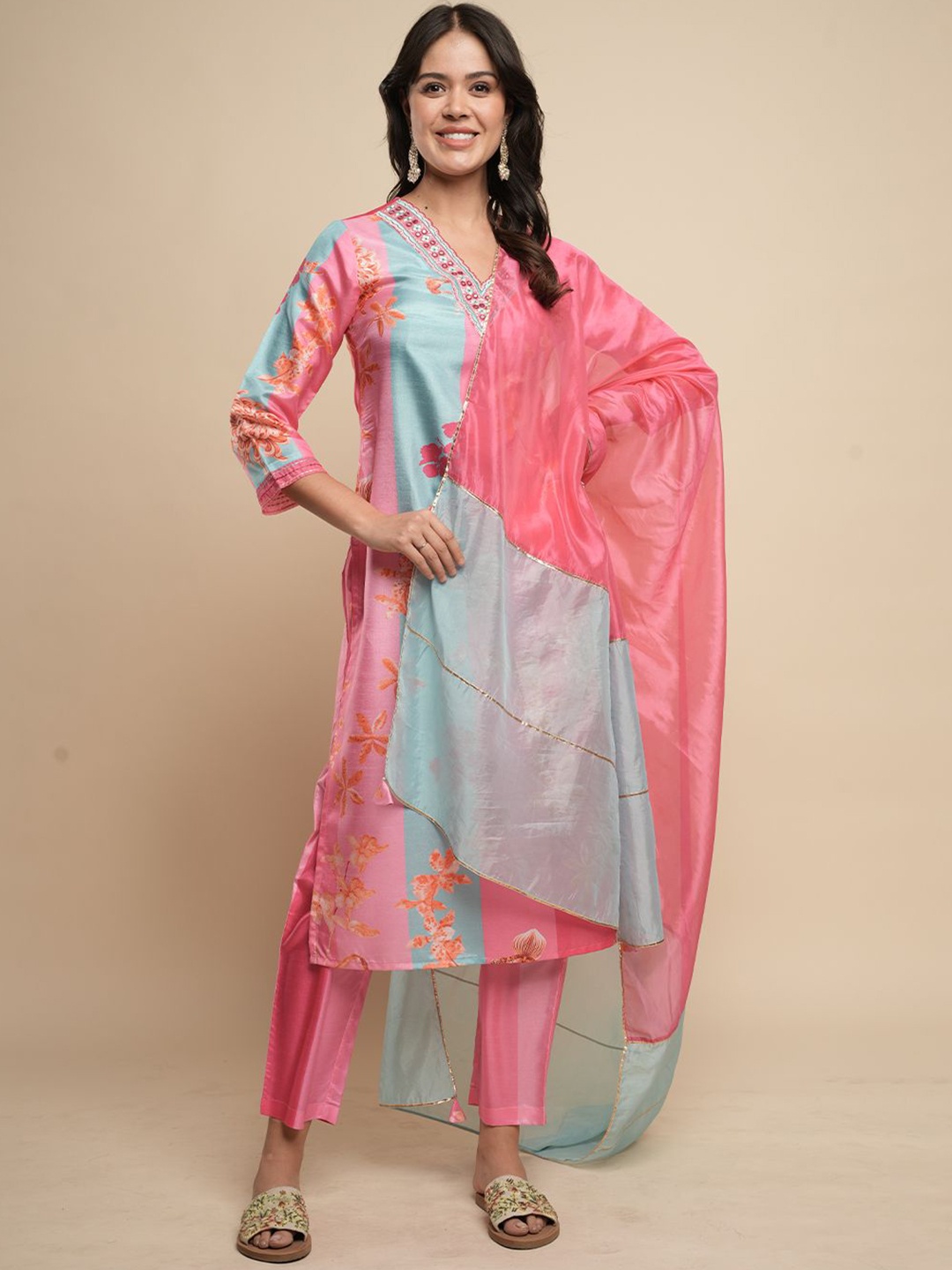

HEEPOSH Women Floral Printed Regular Thread Work Kurta with Trousers & With Dupatta, Pink