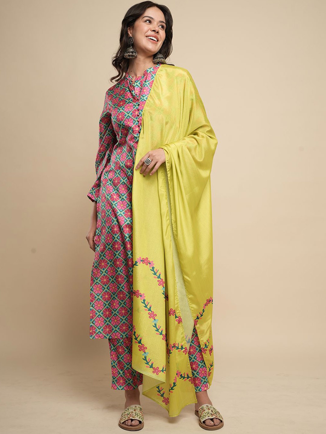 

HEEPOSH Women Floral Printed Regular Kurta with Trousers & Dupatta, Magenta