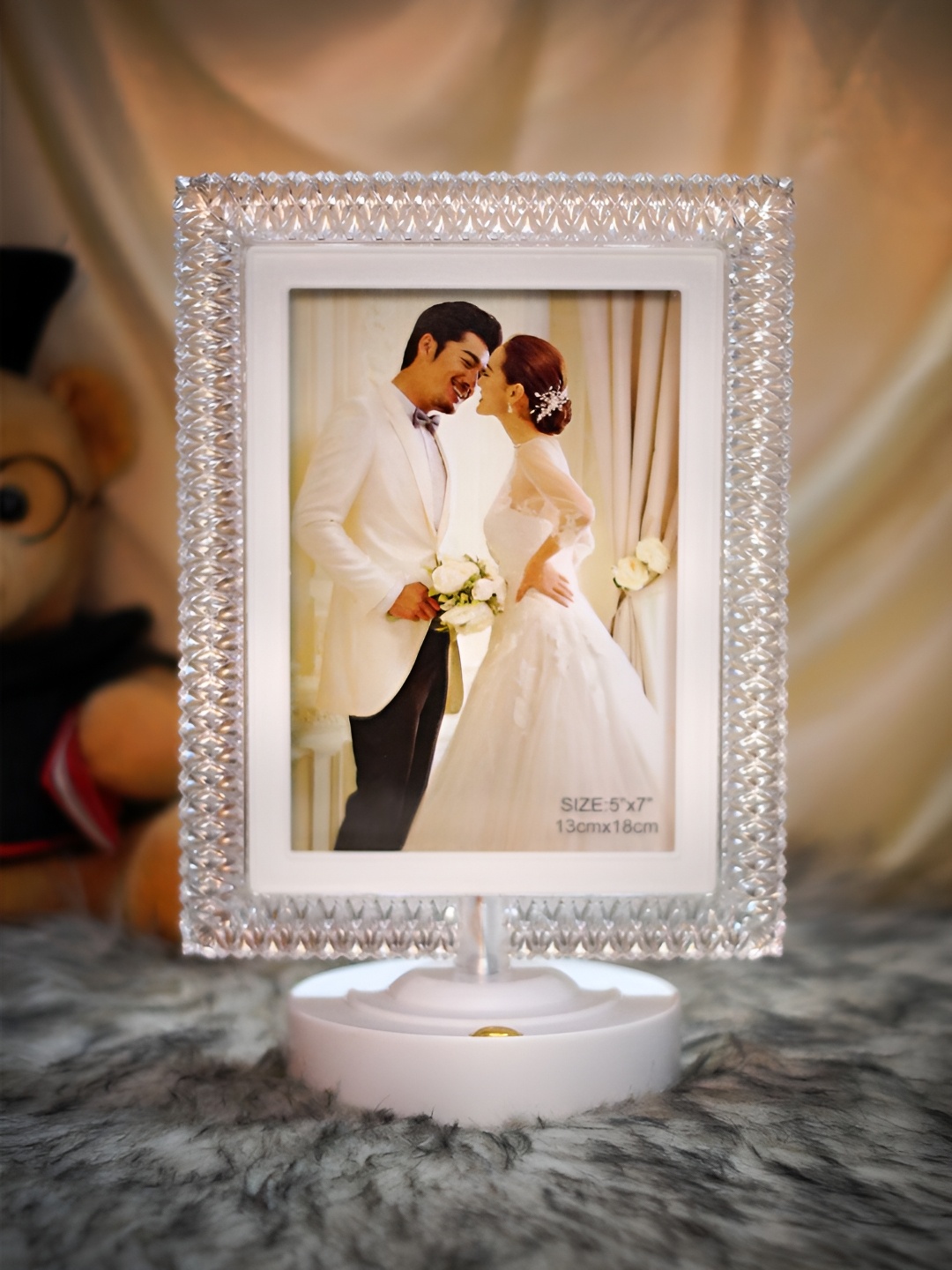 

Giftii White-Toned Rectangle Photo Frame with Touch and Lighting