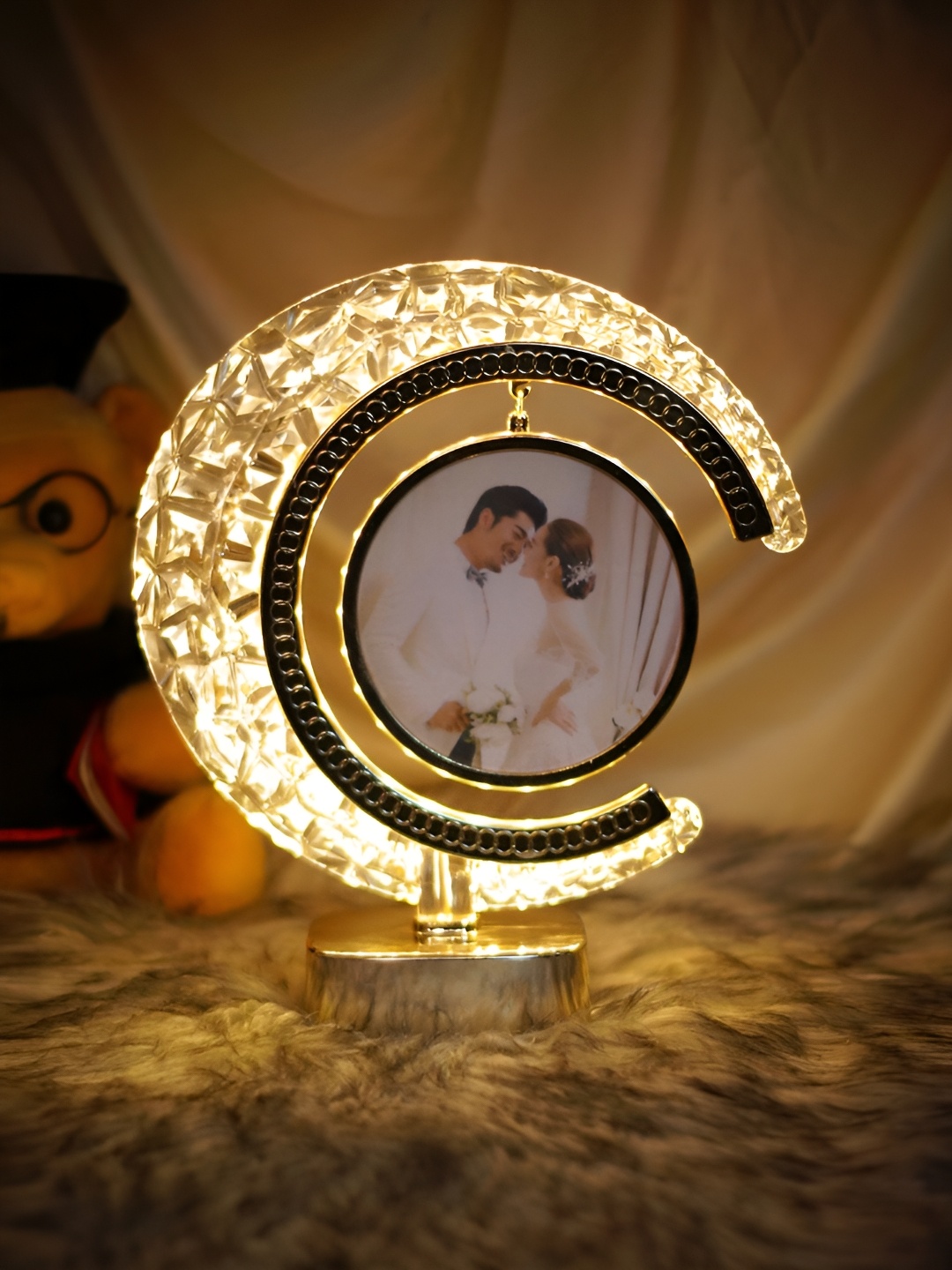 

Giftii Gold-Toned Photo Frame with Touch and Lighting