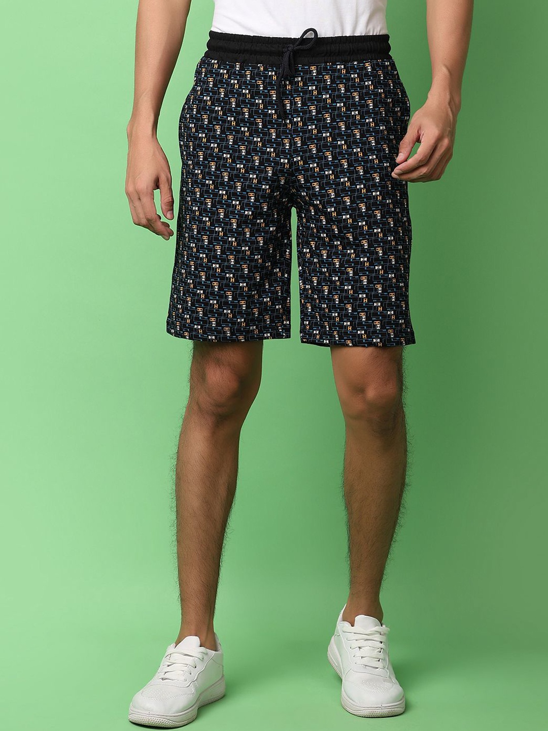 

V-Mart Men Printed Shorts, Black