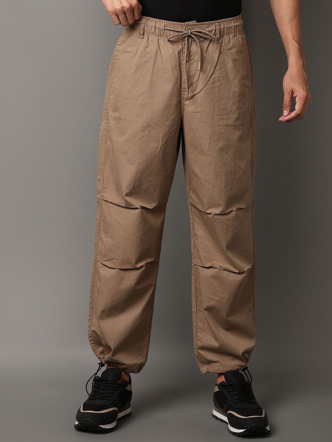 

V-Mart Men Solid Twill Parachute Trousers, Beige