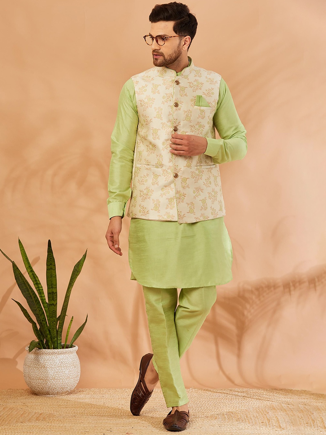 

Armaan Ethnic Men Regular Kurta Sets with Trousers, Green