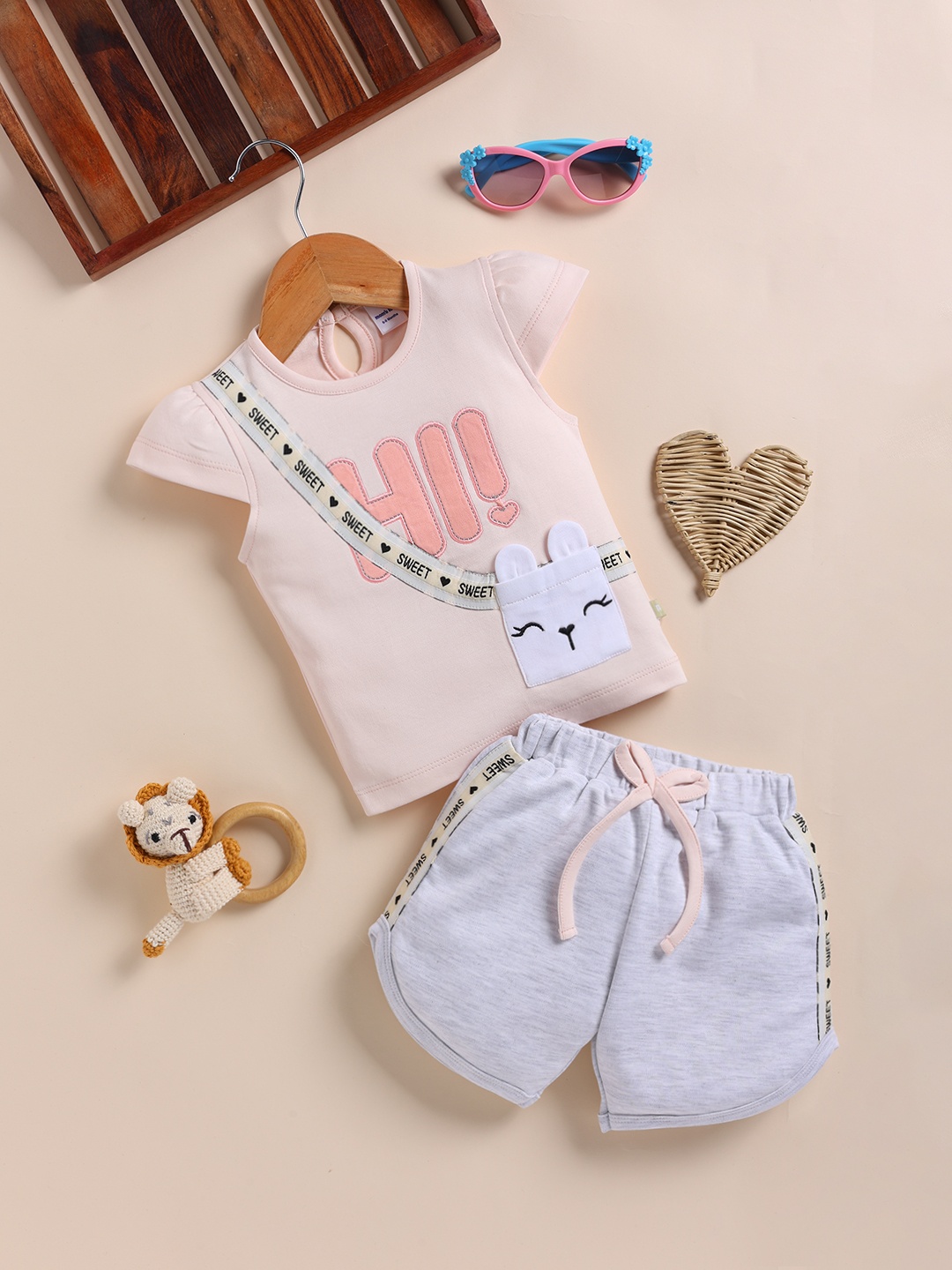 

Moms Love Infant Girls Pure Cotton Printed Top with Shorts, Peach