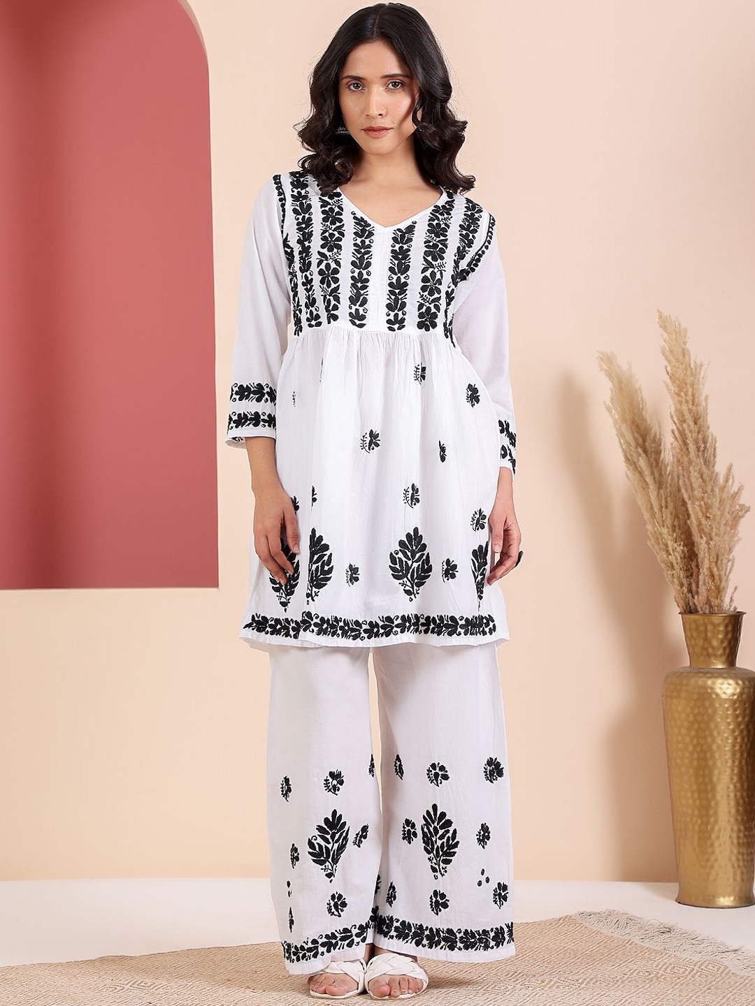 

Chowkhat Women Floral Embroidered Regular Chikankari Pure Cotton Kurti with Palazzos, White