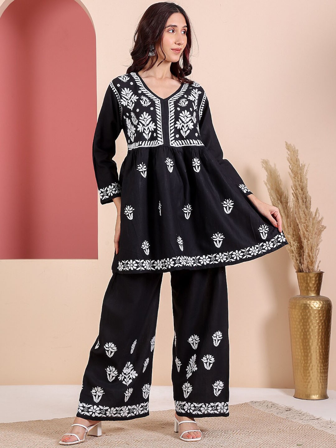 

Chowkhat Women Floral Embroidered Regular Pure Cotton Kurta with Palazzos, Black