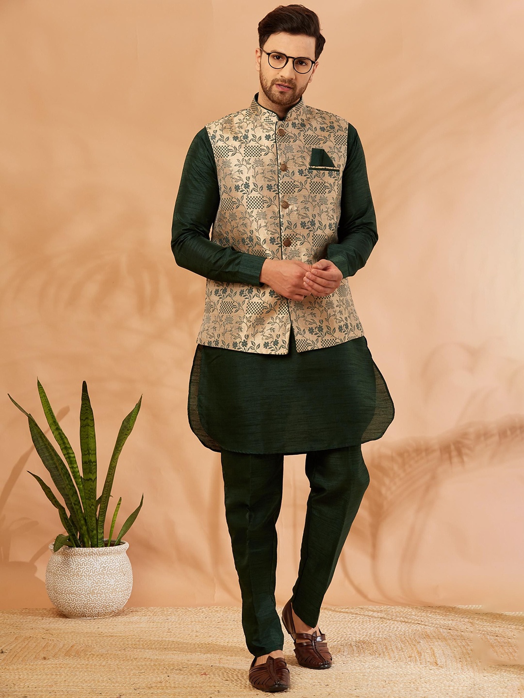 

Armaan Ethnic Men Woven Design Regular Kurta with Trousers, Green