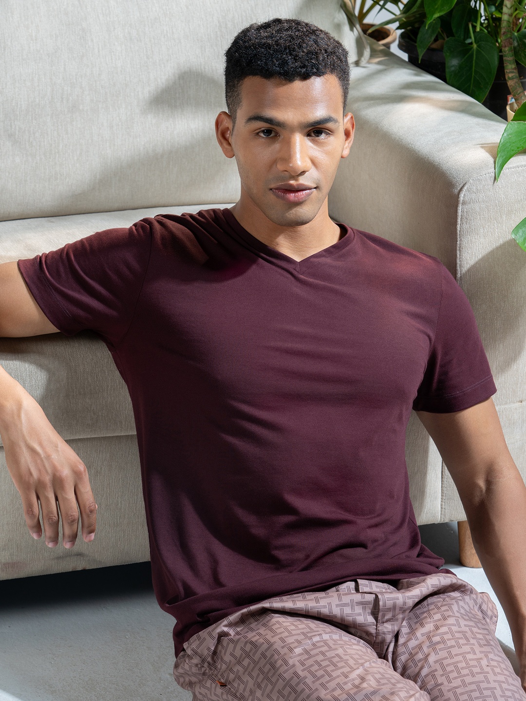 

DAMENSCH Breeze Ultralight V Neck Solid T-shirt, Maroon
