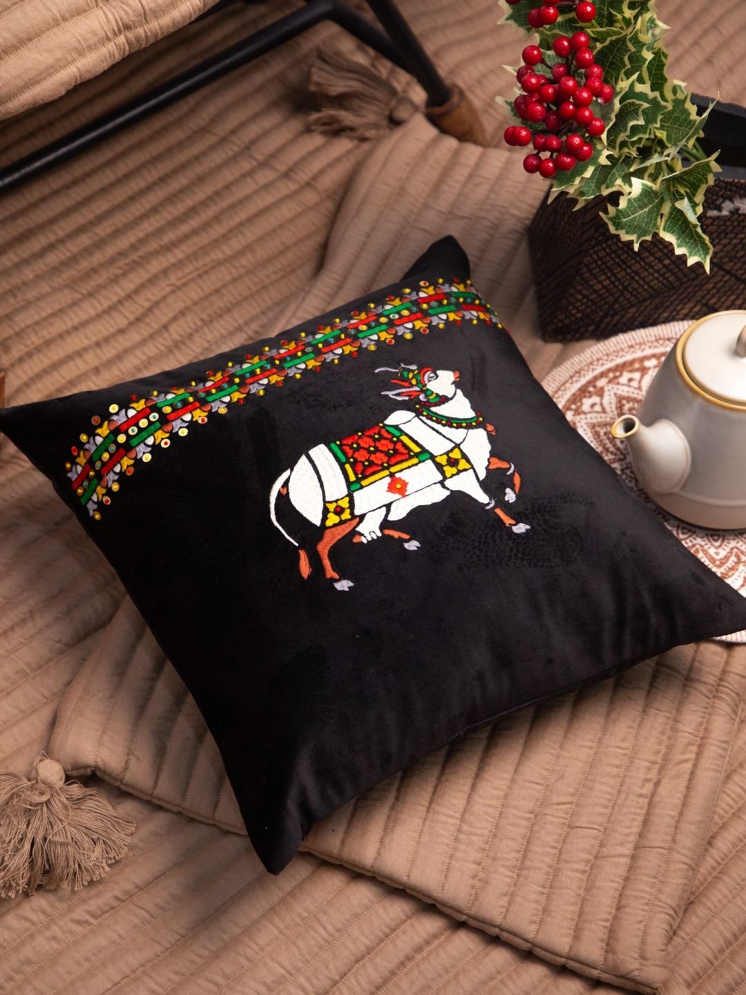 

STUDIOHMK Black & White Printed Cushion Cover