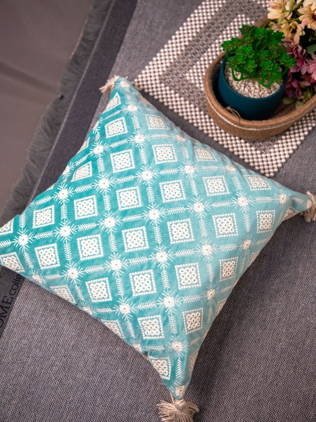

STUDIOHMK Blue & White Geometric Velvet Square Cushion Covers