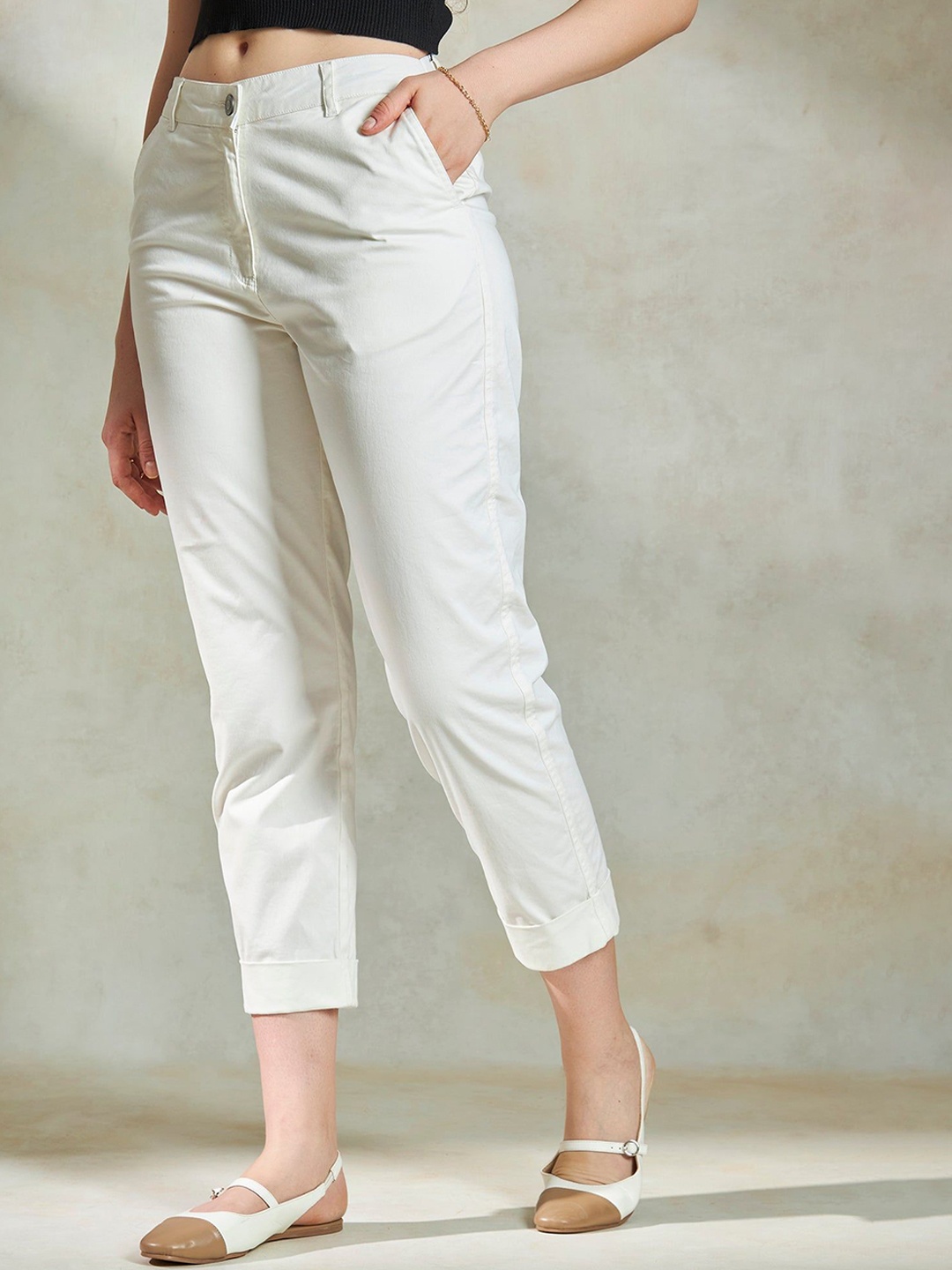 

Virgio Women Solid Regular Fit Trousers, White