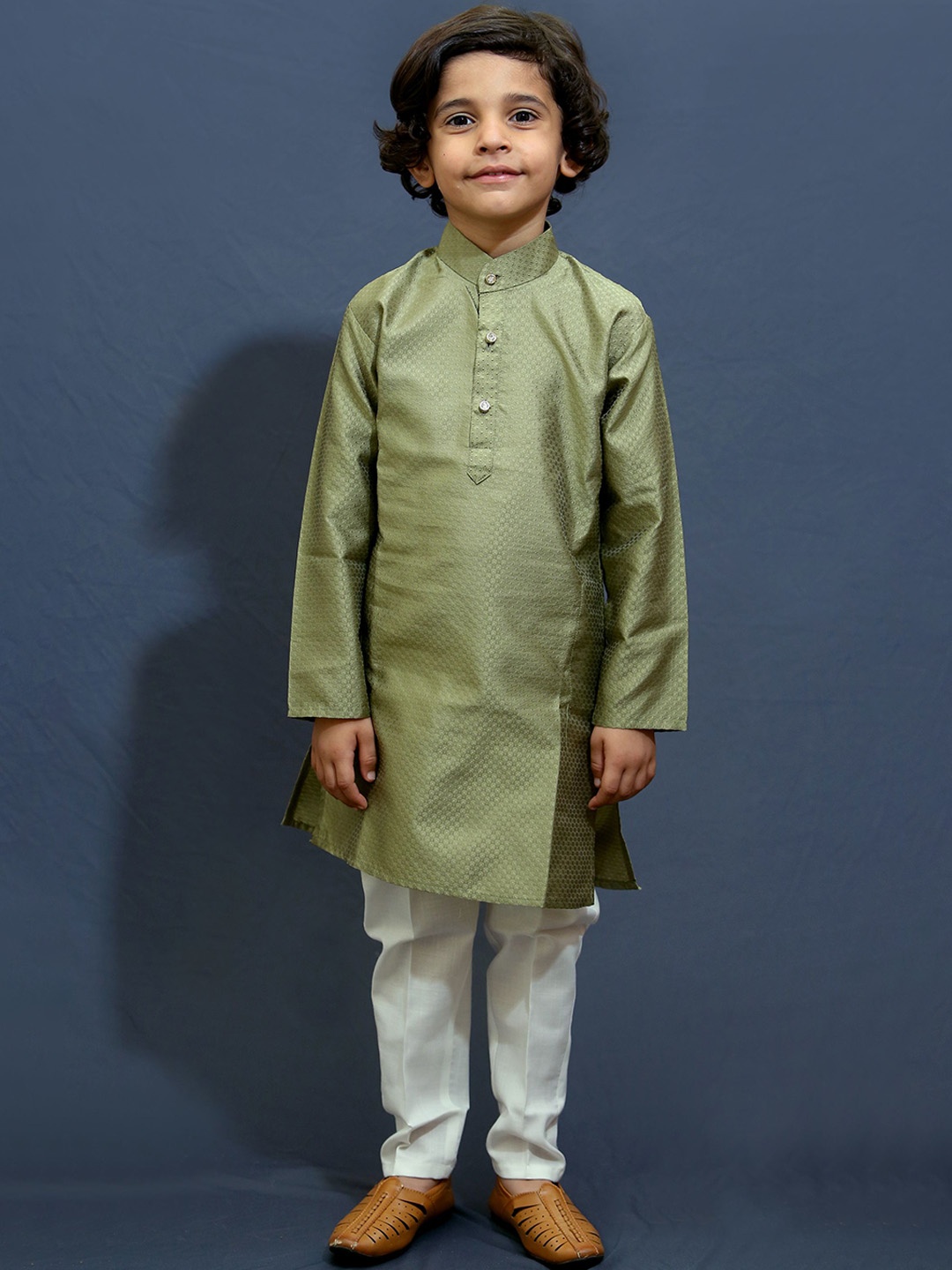 

ahhaaaa Boys Regular Thread Work Kurta with Pyjamas, Green