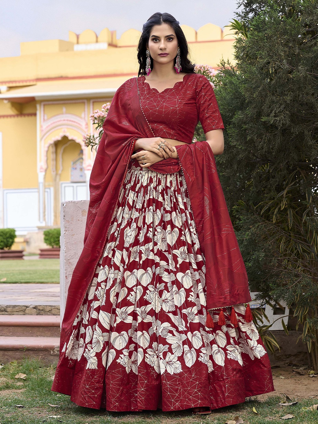 

LOOKNBOOK ART Printed Foil Print Semi-Stitched Lehenga & Unstitched Blouse With Dupatta, Red