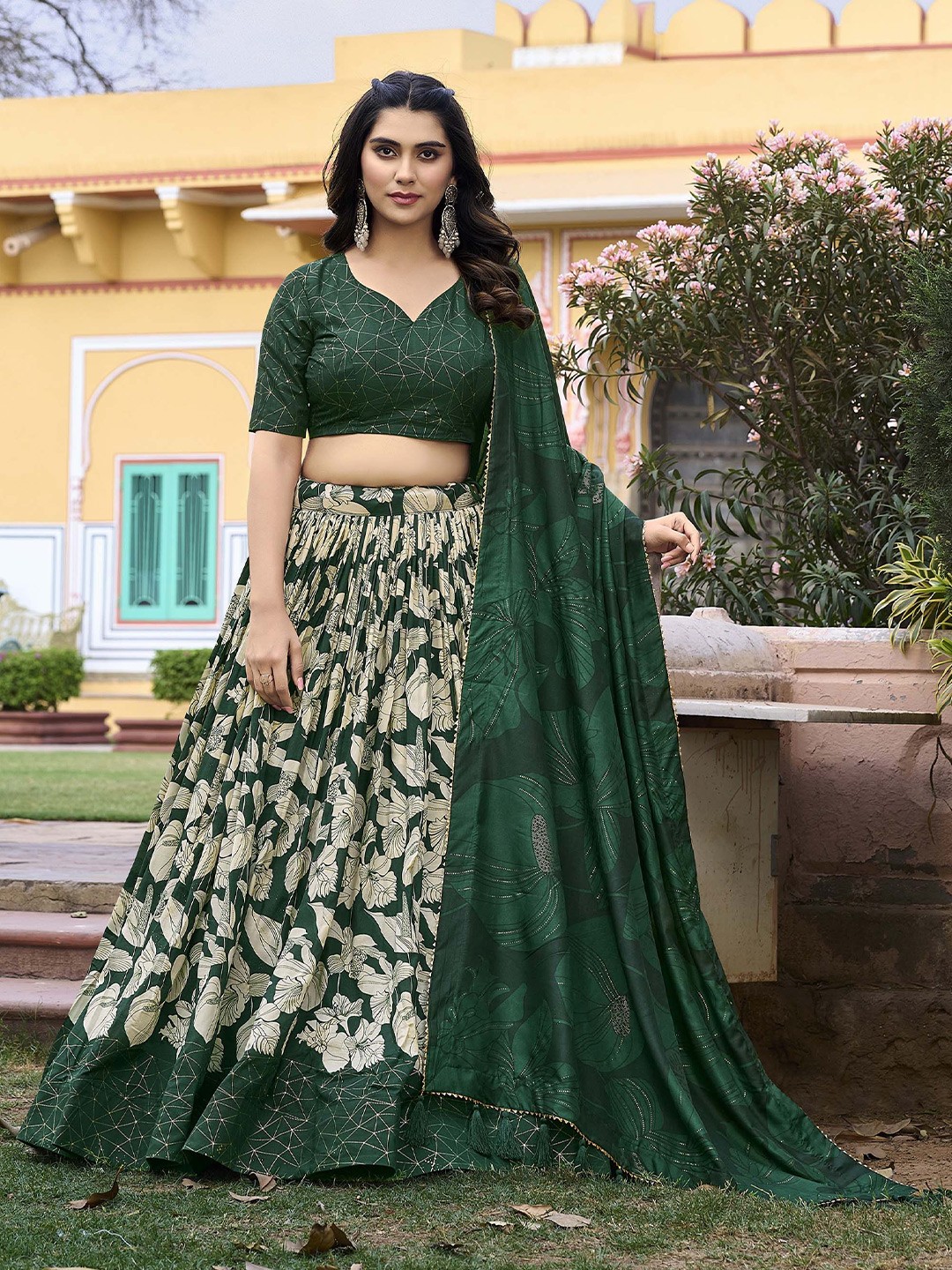 

LOOKNBOOK ART Printed Foil Print Semi-Stitched Lehenga & Unstitched Blouse With Dupatta, Green