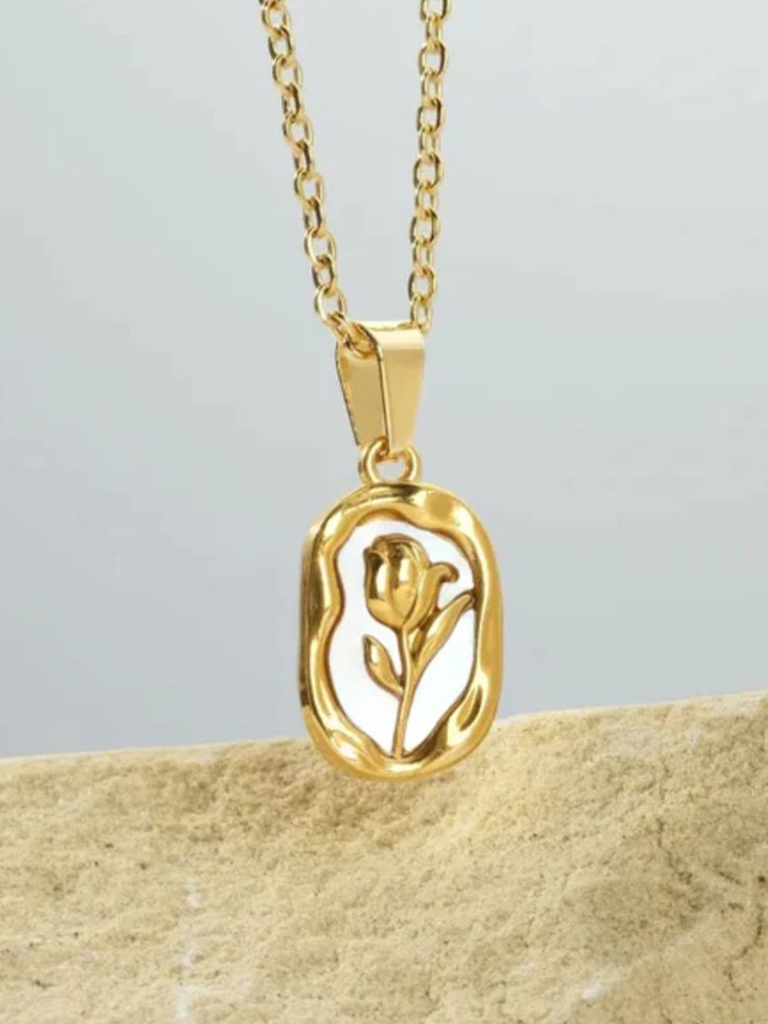 

SALTY Floral Pendants with Chains, Gold