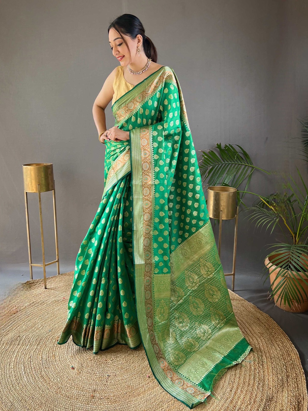 

Mitera Ethnic Motifs Zari Banarasi Saree, Green