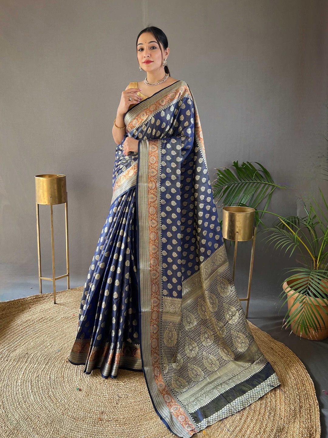 

Mitera Woven Design Zari Banarasi Saree, Navy blue