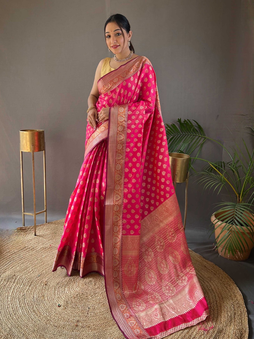 

Mitera Woven Design Zari Banarasi Saree, Pink