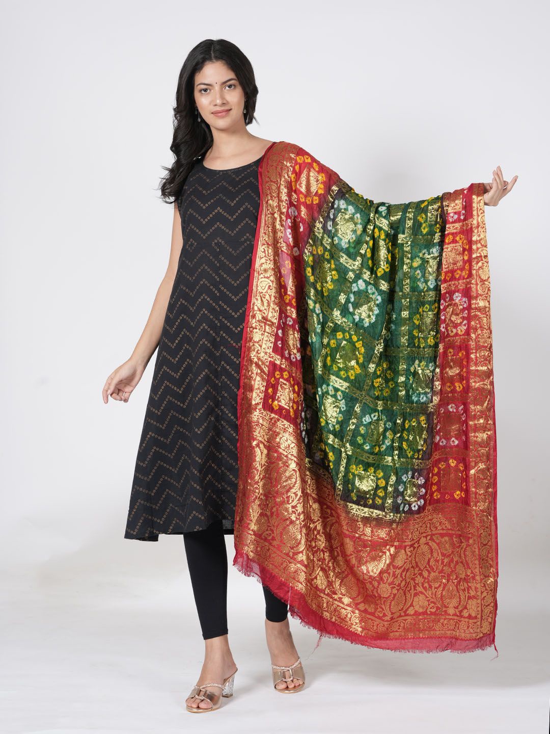 

MUFFLY Women Woven Design Bandhani Print Dupatta, Green